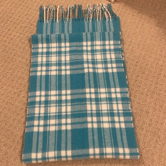 Pure wool torqouise and white scarf - Picture 3 of 3